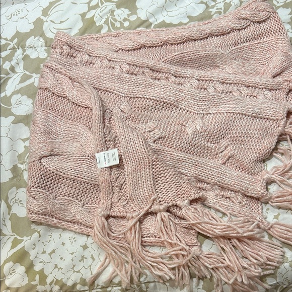 Liz Claiborne Accessories - Liz Claiborne Blush Knit Accessory